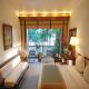 Mom Tri'S Boat House Phuket Hotel Picture 