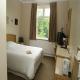 County Hotel Woodford Picture 